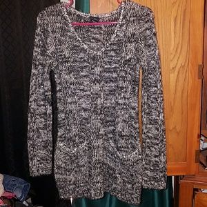 Long sleeved sweater with pockets
